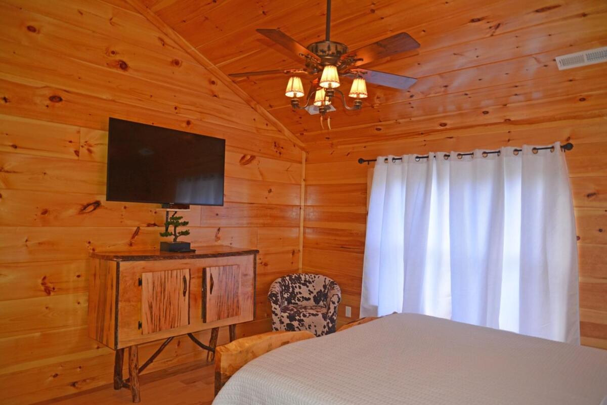 Holiday home Luxury Five Bedroom Steps To Downtown