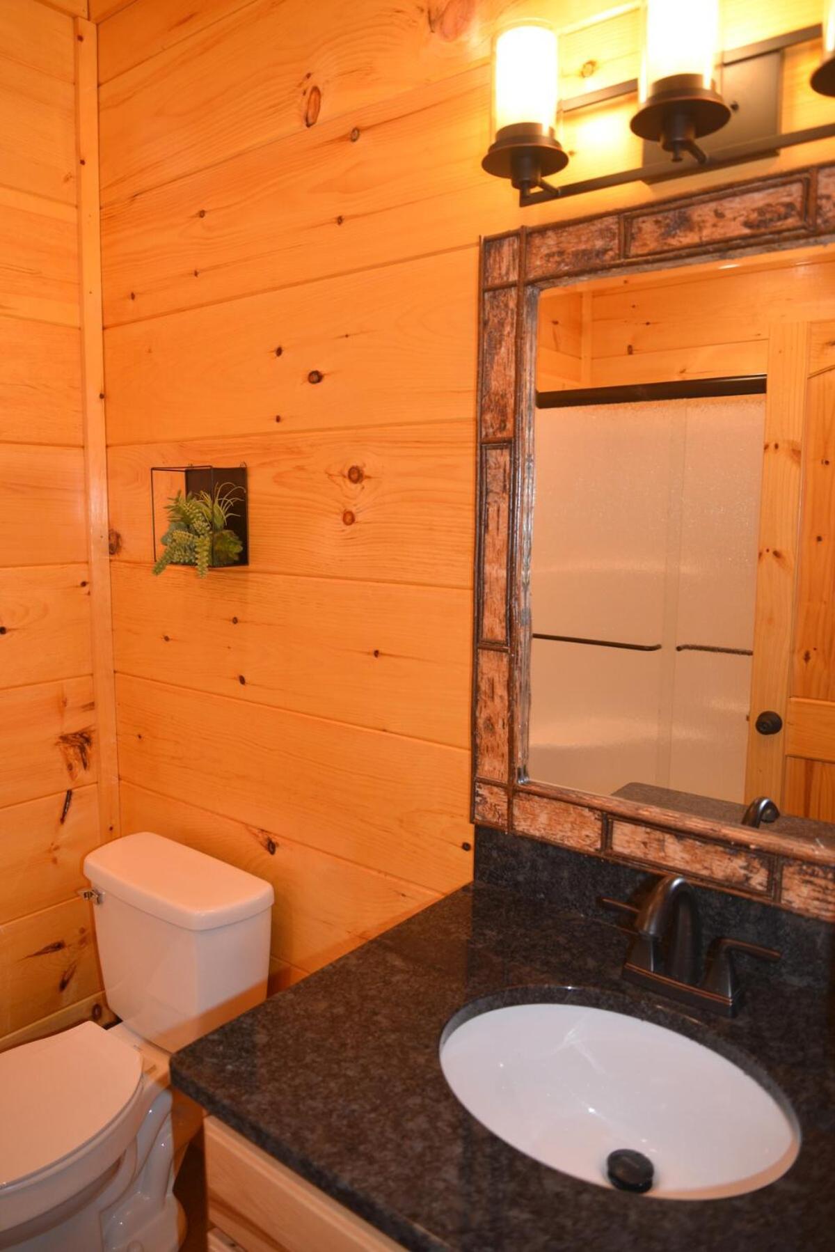 Luxury Five Bedroom Steps To Downtown Holiday home *