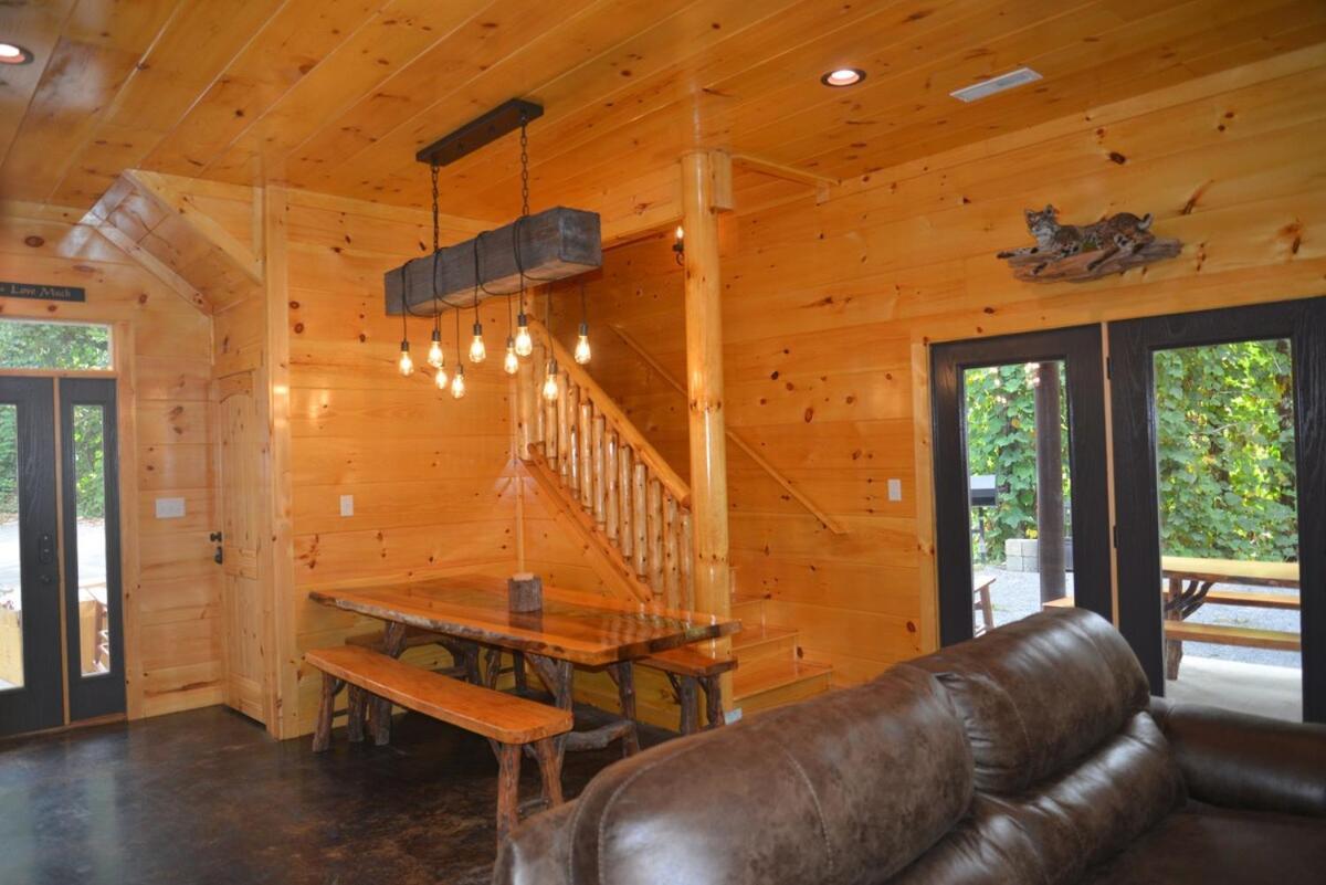 Luxury Five Bedroom Steps To Downtown Gatlinburg
