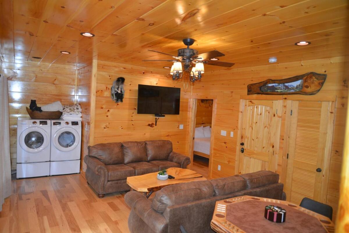 Luxury Five Bedroom Steps To Downtown Holiday home *