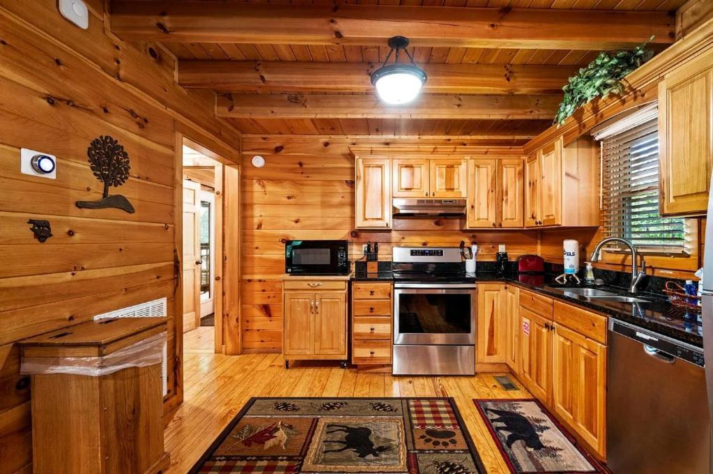 3 Bedroom Near Arts And Crafts District- Hot Tub On A Screened In Porch!