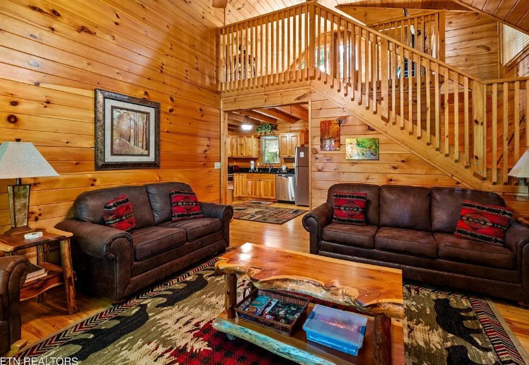 3 Bedroom Near Arts And Crafts District- Hot Tub On A Screened In Porch! Holiday home