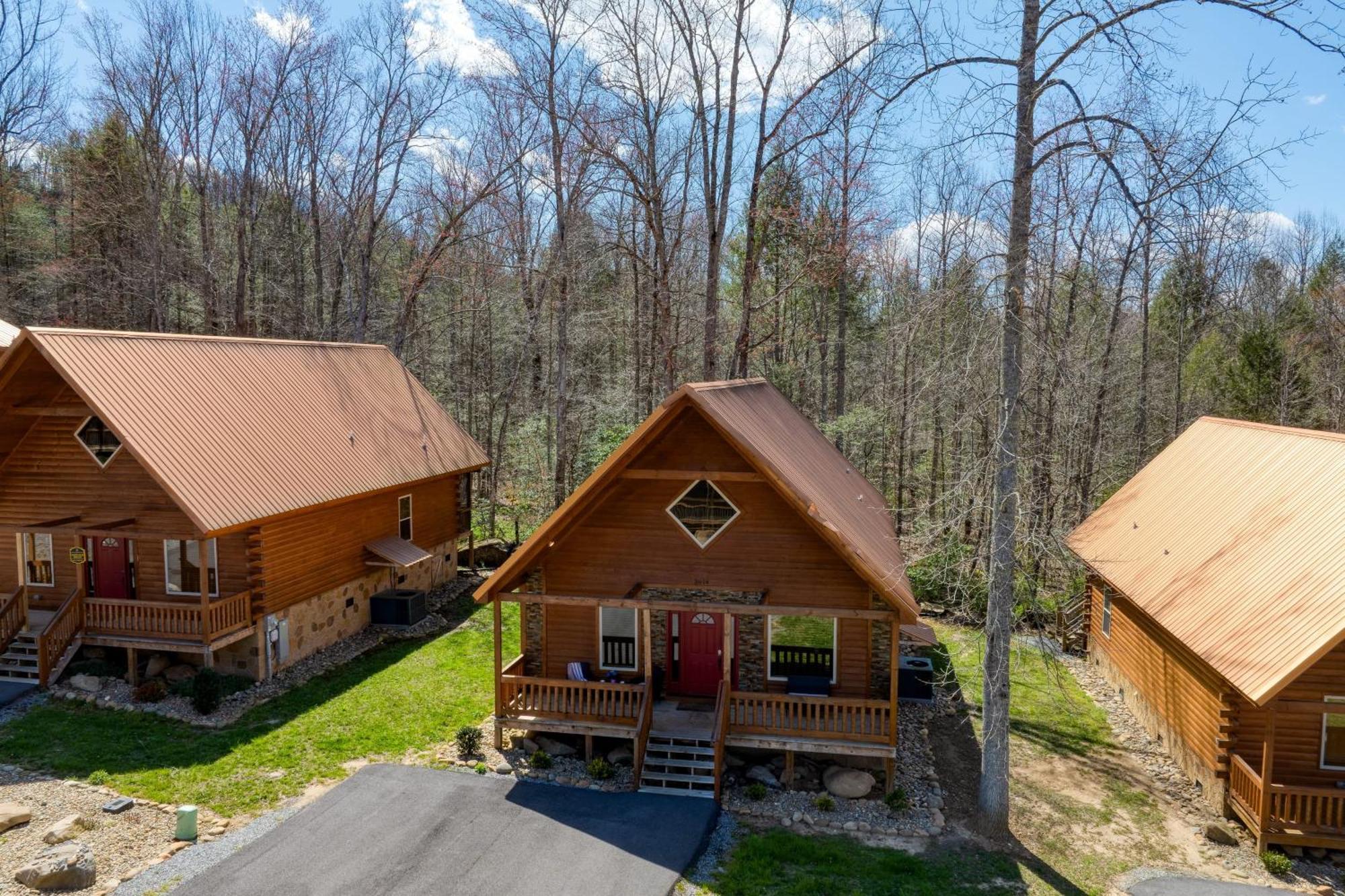 Holiday home Hot Tub Foosball Poolgymtennis Access Chill'n In The Smokies By Avantstay