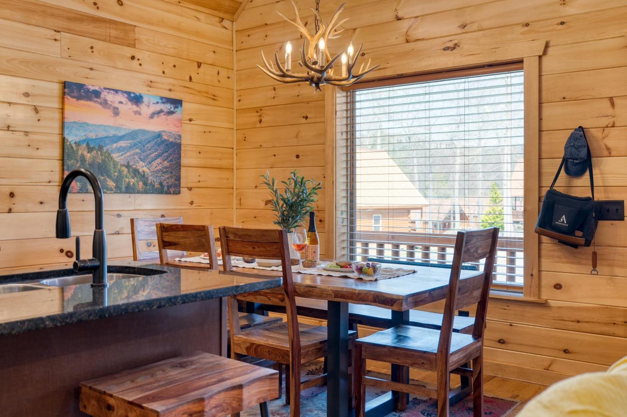 Holiday home Hot Tub Foosball Poolgymtennis Access Chill'n In The Smokies By Avantstay *