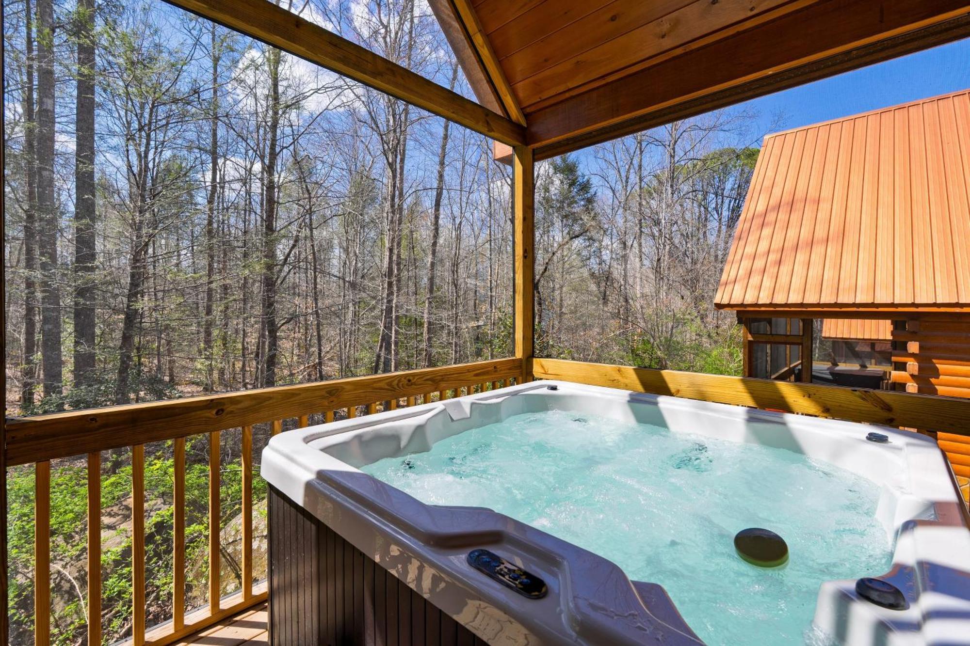 Holiday home Hot Tub Foosball Poolgymtennis Access Chill'n In The Smokies By Avantstay