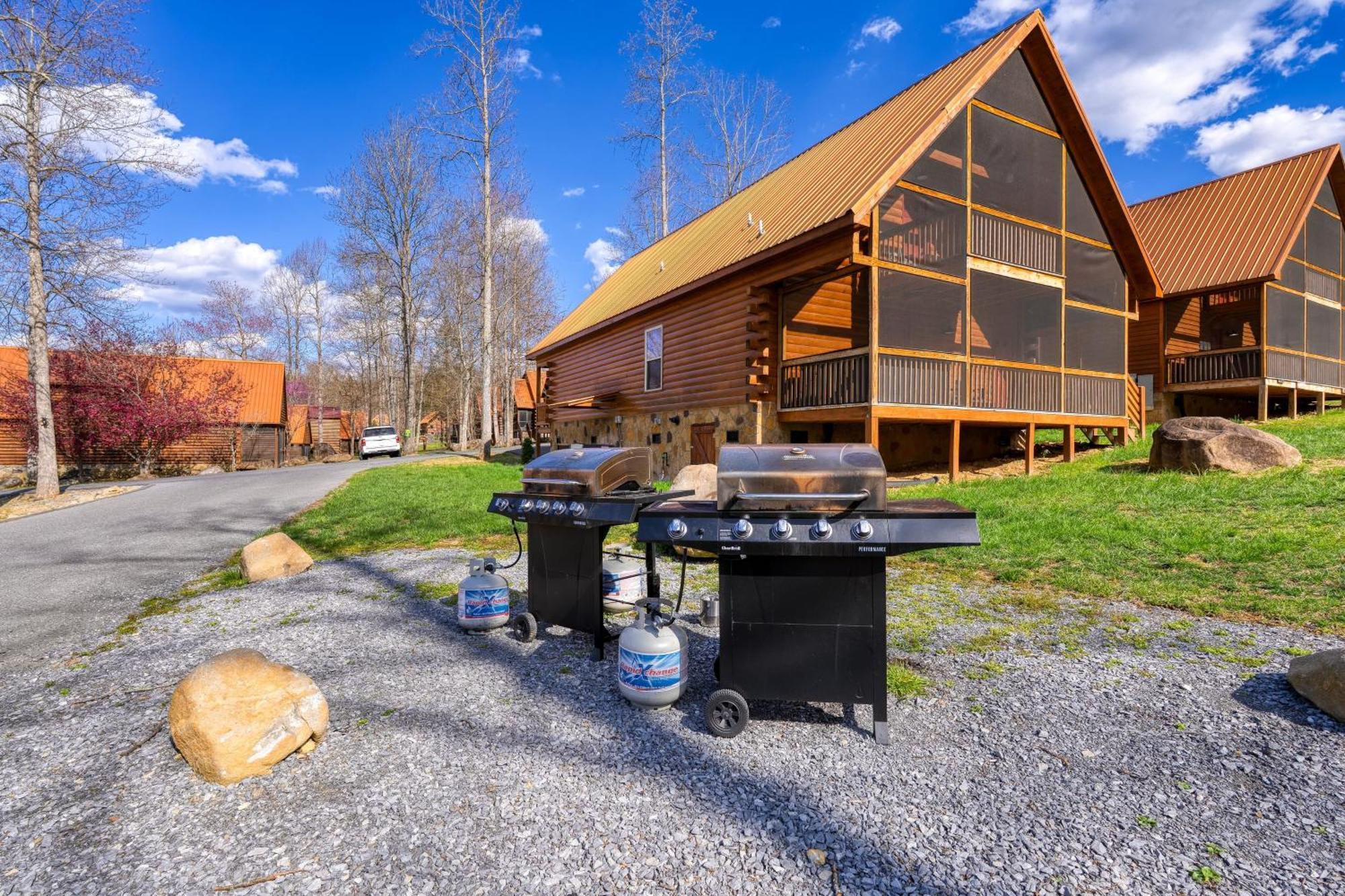 Hot Tub Foosball Poolgymtennis Access Chill'n In The Smokies By Avantstay *
