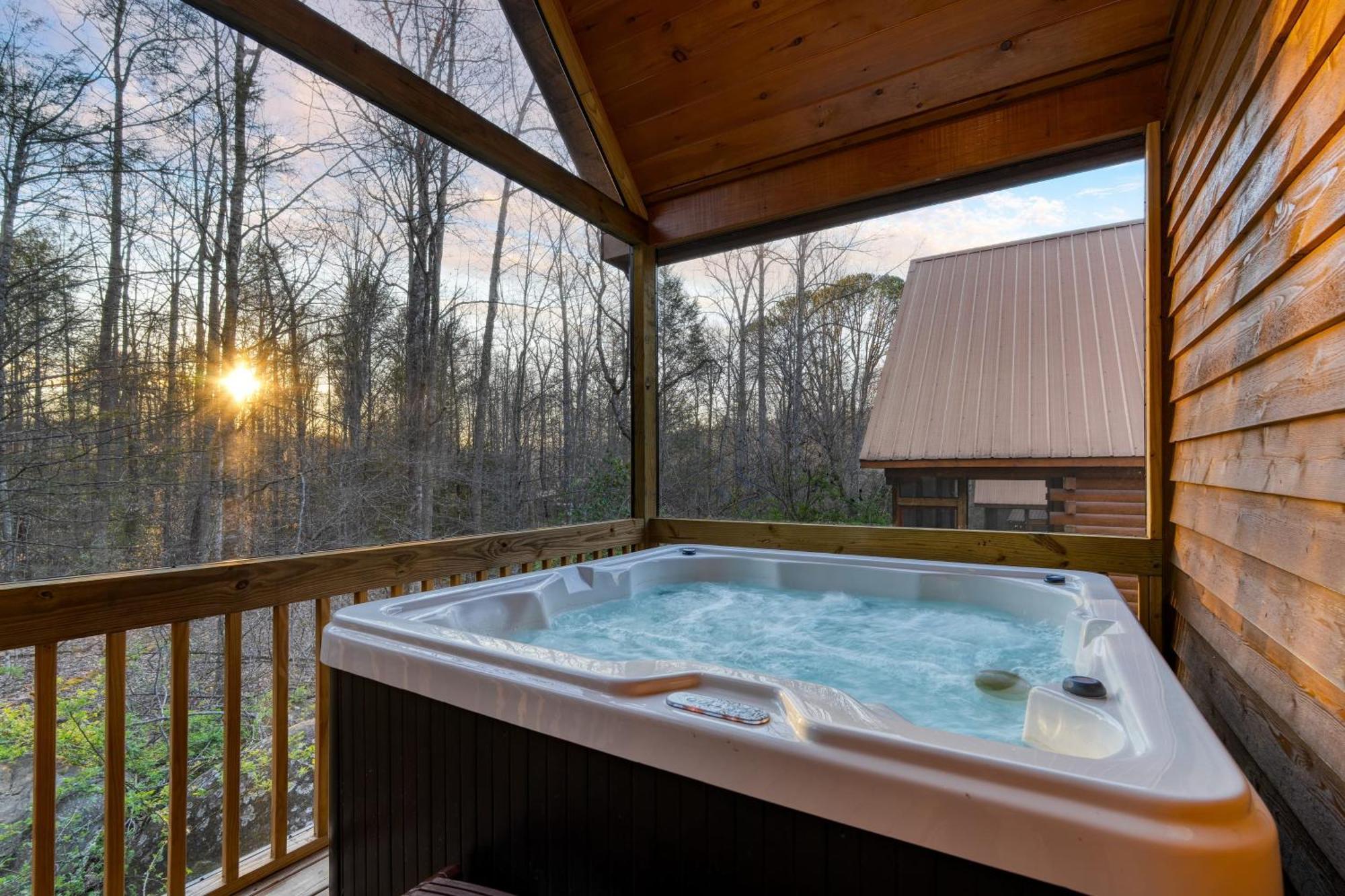 Holiday home Hot Tub Foosball Poolgymtennis Access Chill'n In The Smokies By Avantstay