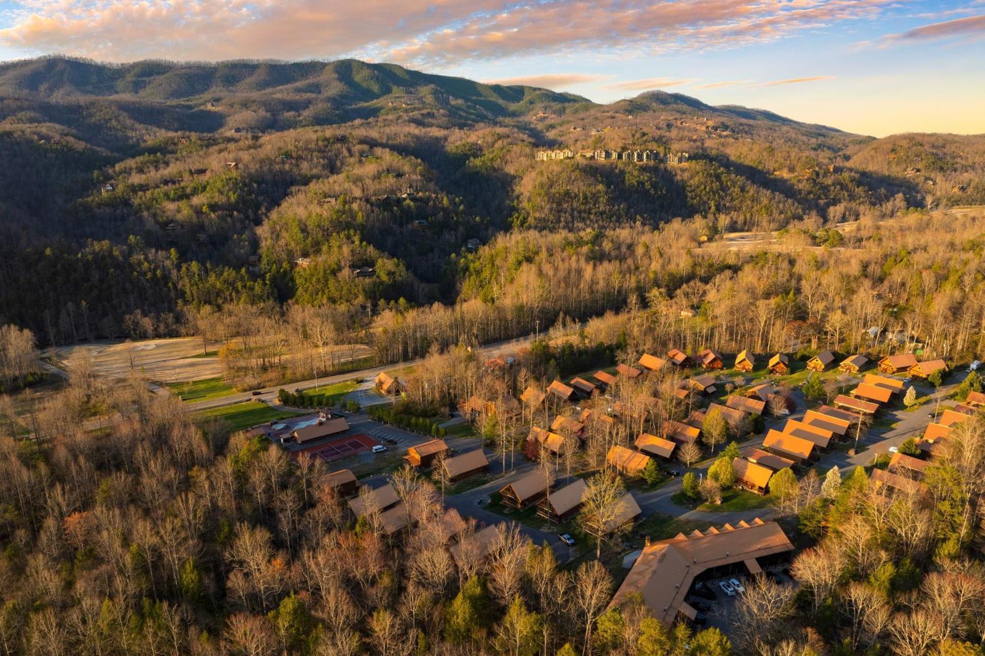 Hot Tub Foosball Poolgymtennis Access Chill'n In The Smokies By Avantstay Gatlinburg