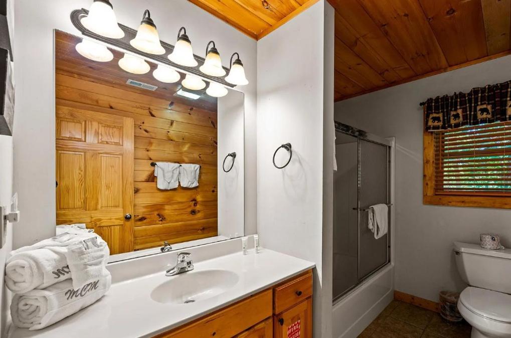 3 Bedroom Near Arts And Crafts District- Hot Tub On A Screened In Porch! *