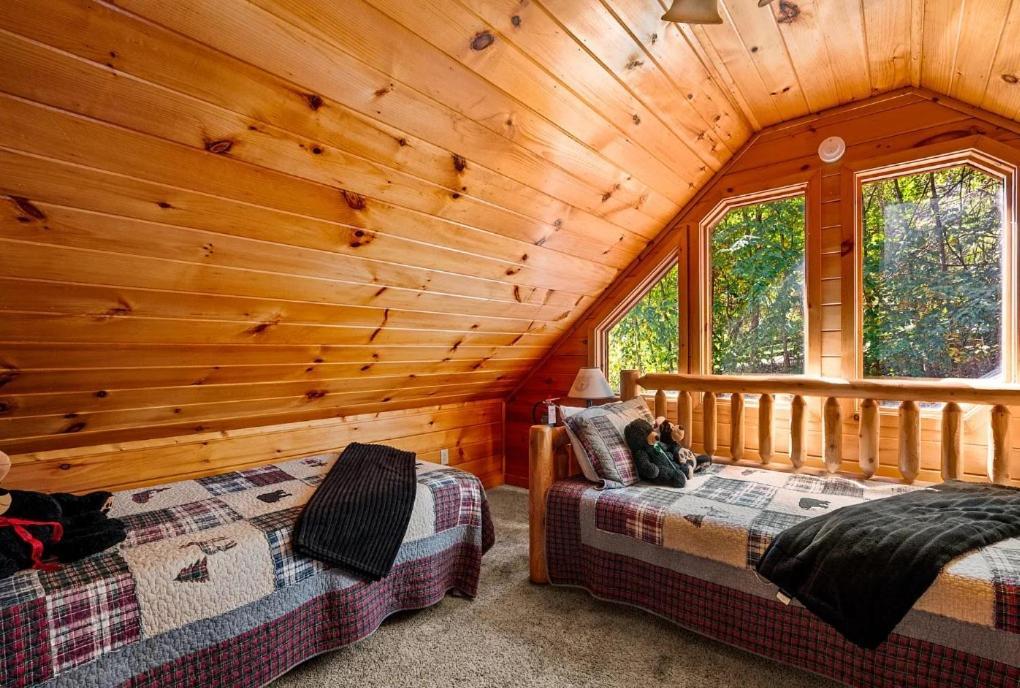 3 Bedroom Near Arts And Crafts District- Hot Tub On A Screened In Porch! Holiday home *