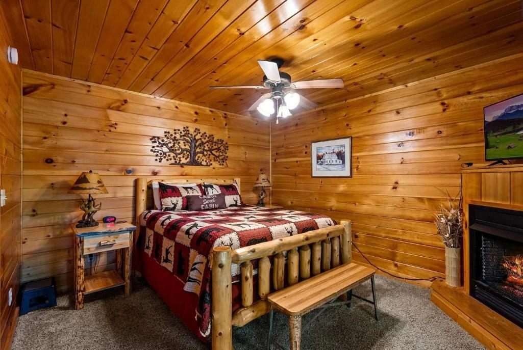 3 Bedroom Near Arts And Crafts District- Hot Tub On A Screened In Porch! Holiday home