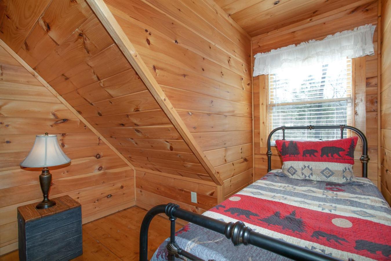 Smoky Mountain Gem Mtn View Hot Tub Grill Holiday home *