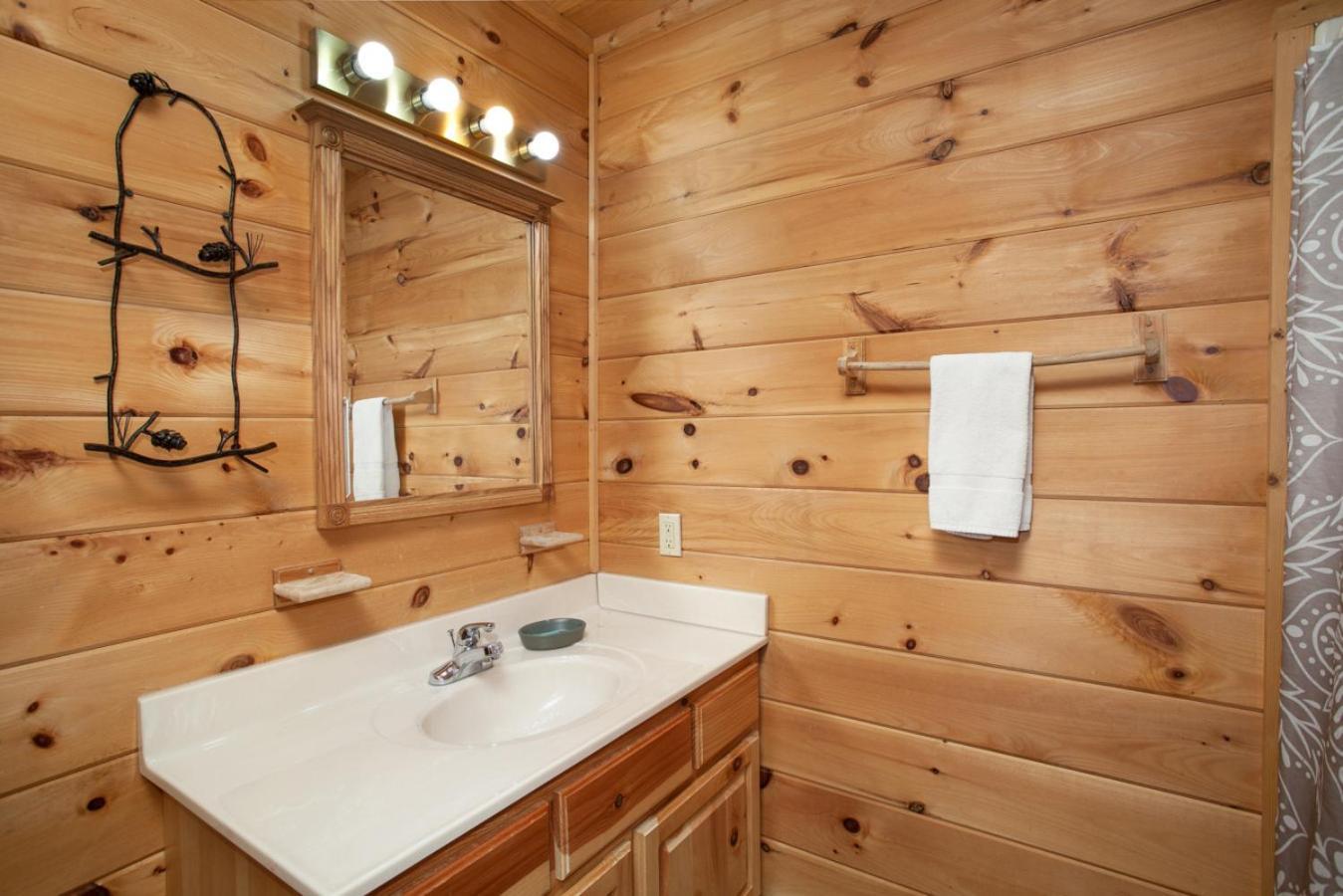 Smoky Mountain Gem Mtn View Hot Tub Grill Holiday home Gatlinburg