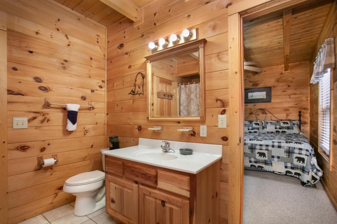 Smoky Mountain Gem Mtn View Hot Tub Grill Holiday home *