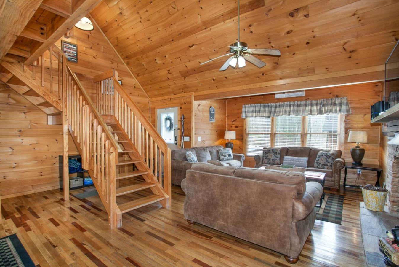Smoky Mountain Gem Mtn View Hot Tub Grill Gatlinburg