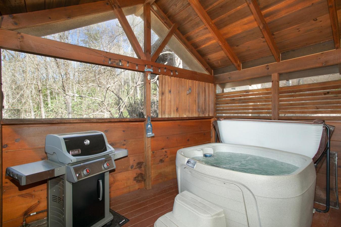 Smoky Mountain Gem Mtn View Hot Tub Grill Holiday home Gatlinburg