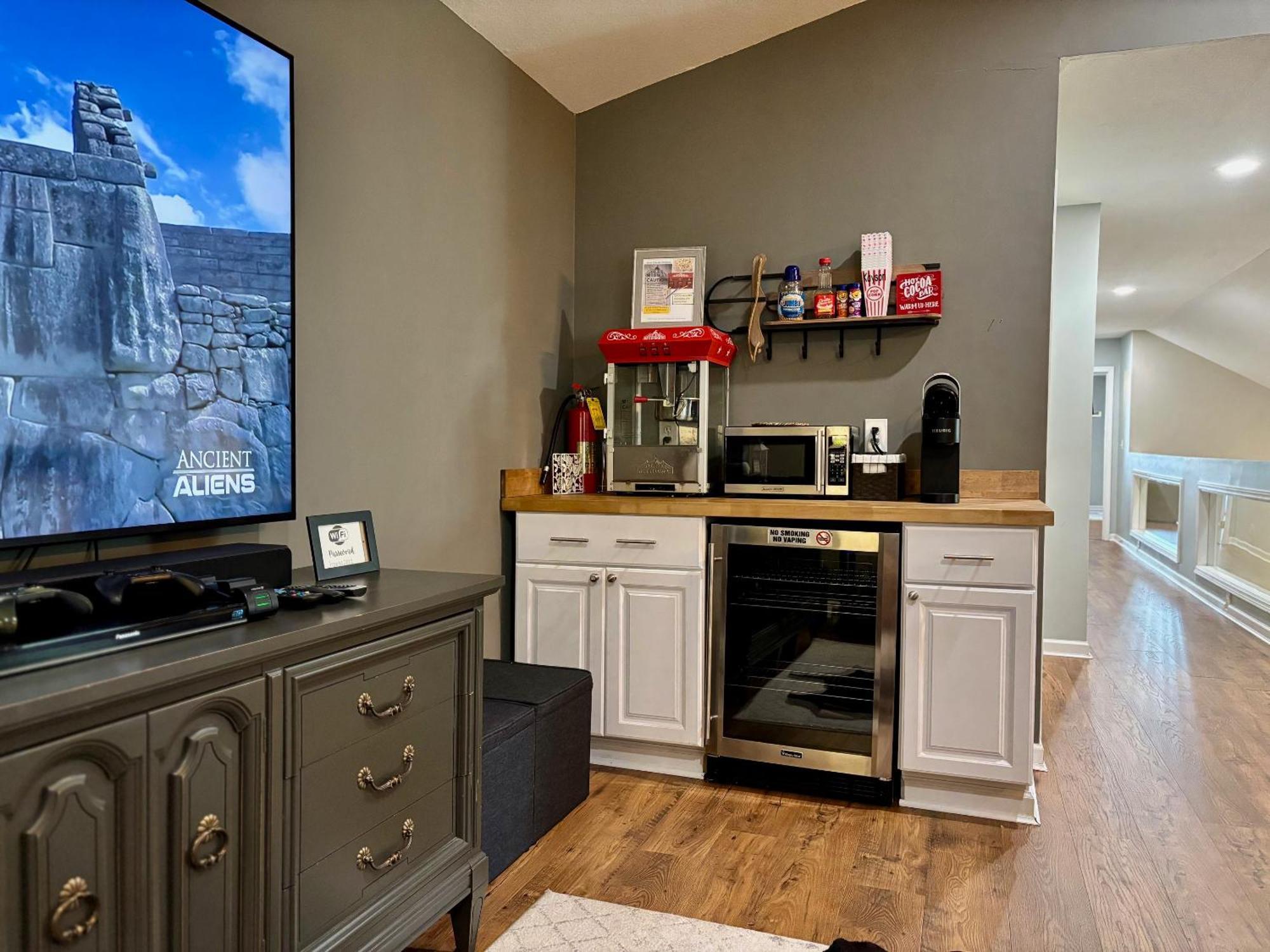 Holiday home Awesome Outdoor Area, 2 Living Rooms, Arcade Game, Smart Tvs, King Beds, Hot Tub Gatlinburg