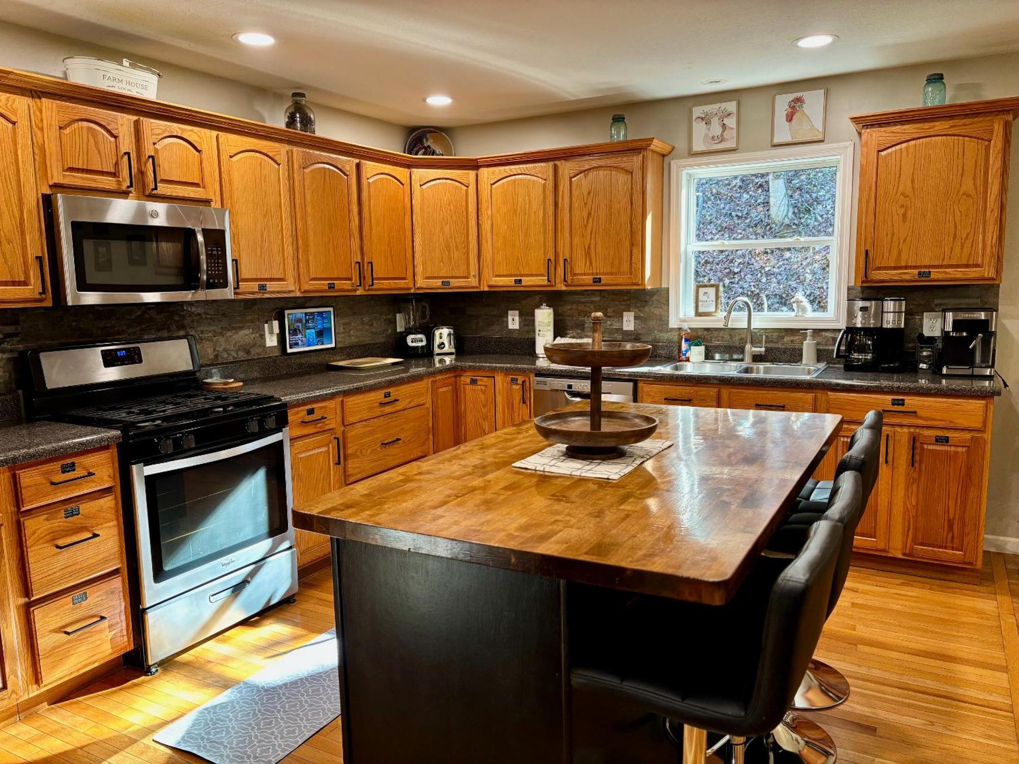 Holiday home Awesome Outdoor Area, 2 Living Rooms, Arcade Game, Smart Tvs, King Beds, Hot Tub Gatlinburg