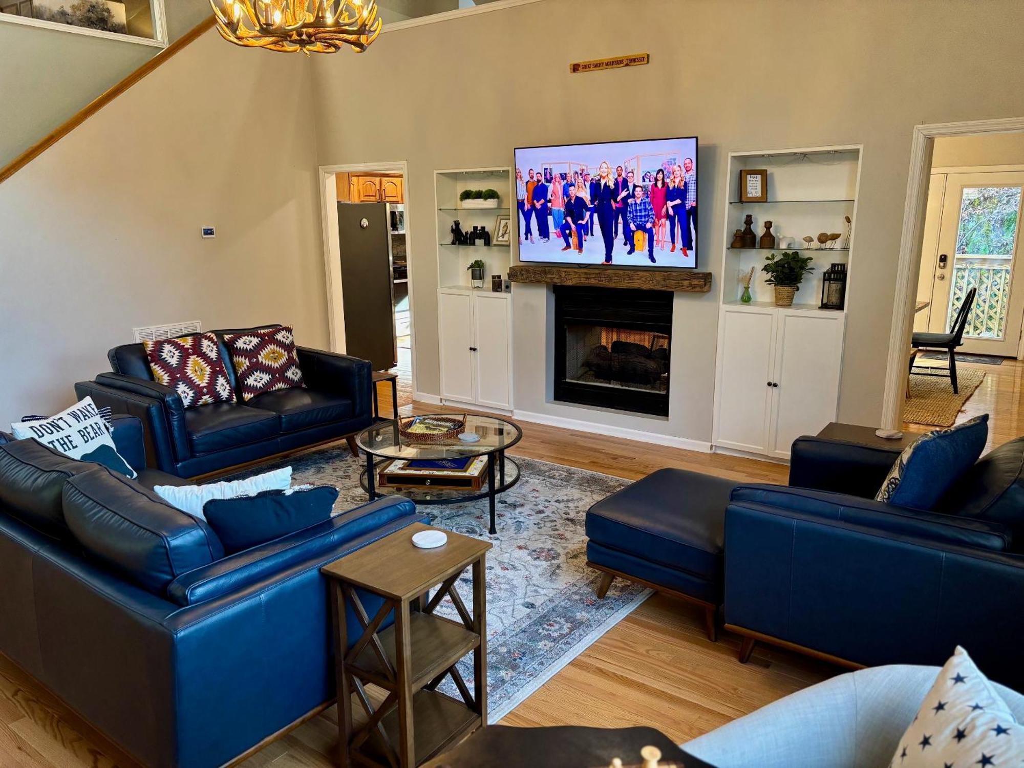 Awesome Outdoor Area, 2 Living Rooms, Arcade Game, Smart Tvs, King Beds, Hot Tub Holiday home Gatlinburg