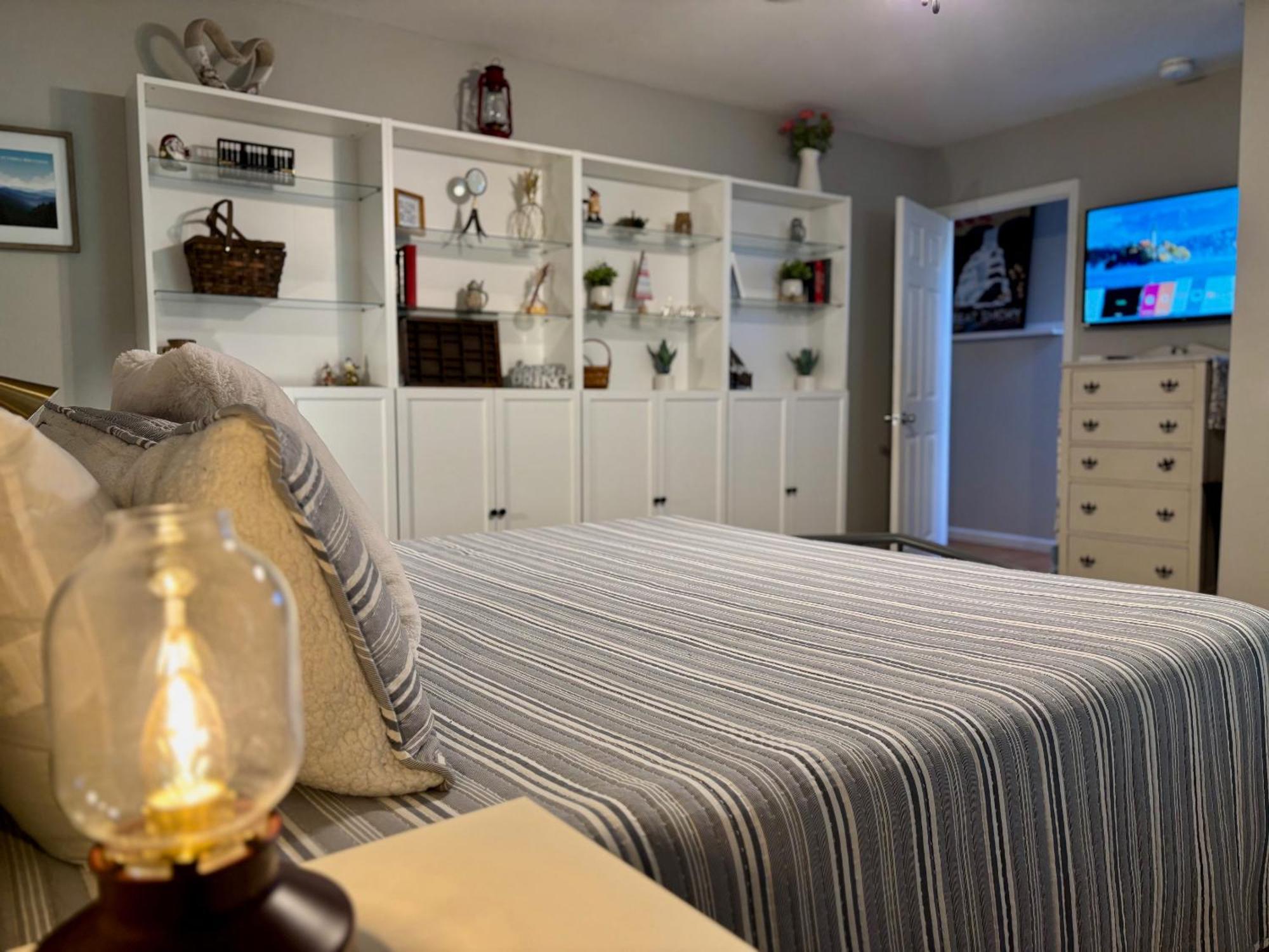 Awesome Outdoor Area, 2 Living Rooms, Arcade Game, Smart Tvs, King Beds, Hot Tub *