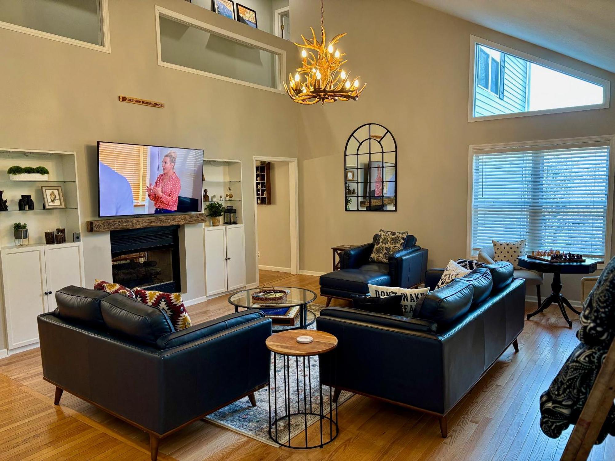 Awesome Outdoor Area, 2 Living Rooms, Arcade Game, Smart Tvs, King Beds, Hot Tub