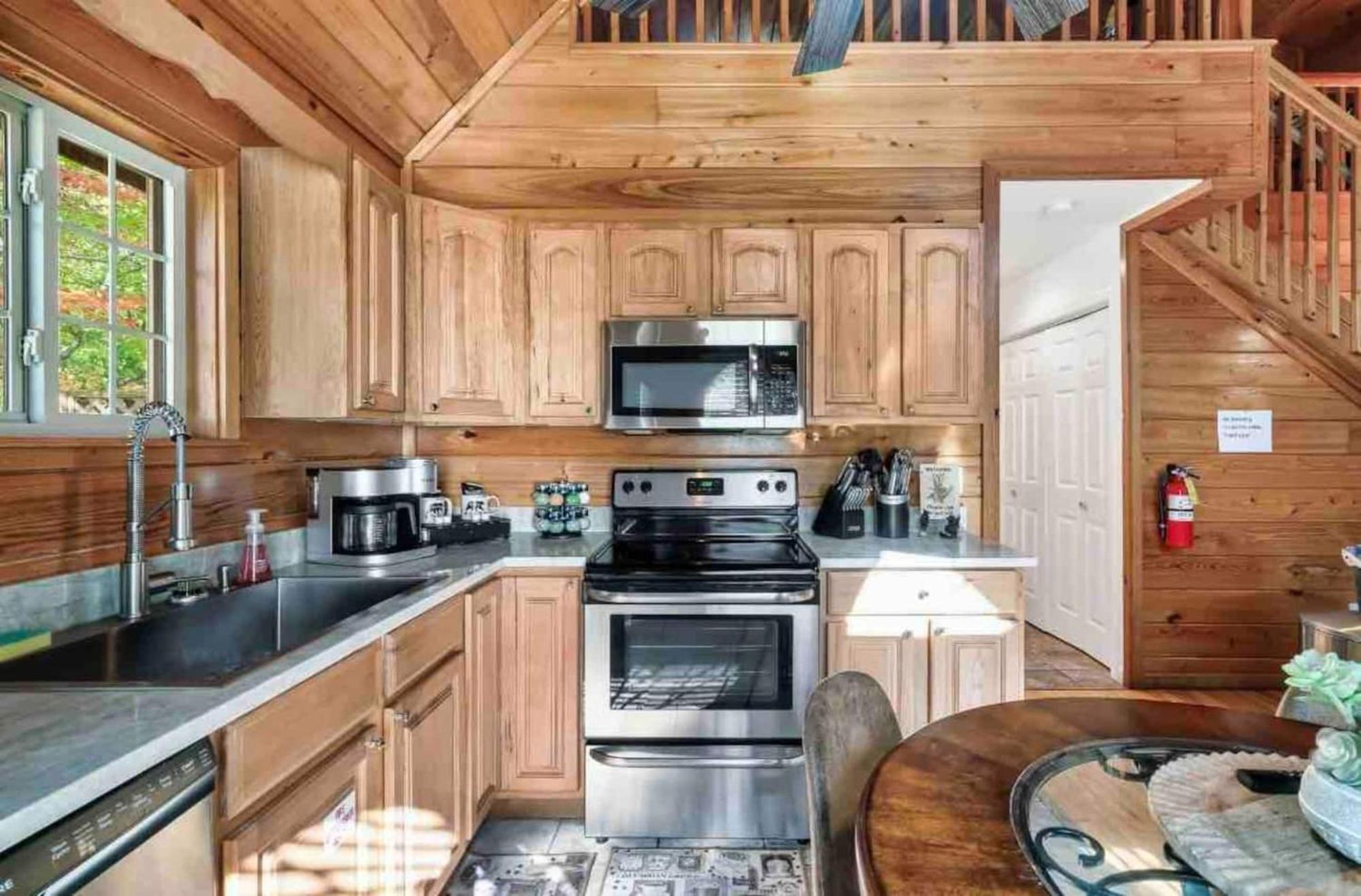 Lovely Near Gsmnp & Attractions -hot Tub!
