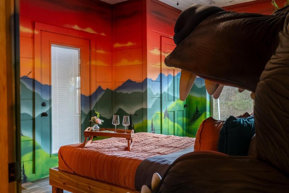 Honeybear Hideaways - New Bear-themed Cozy And Family Friendly Retreat With Indoor Pool, Game Room, Bear And Hot Tub Holiday home *