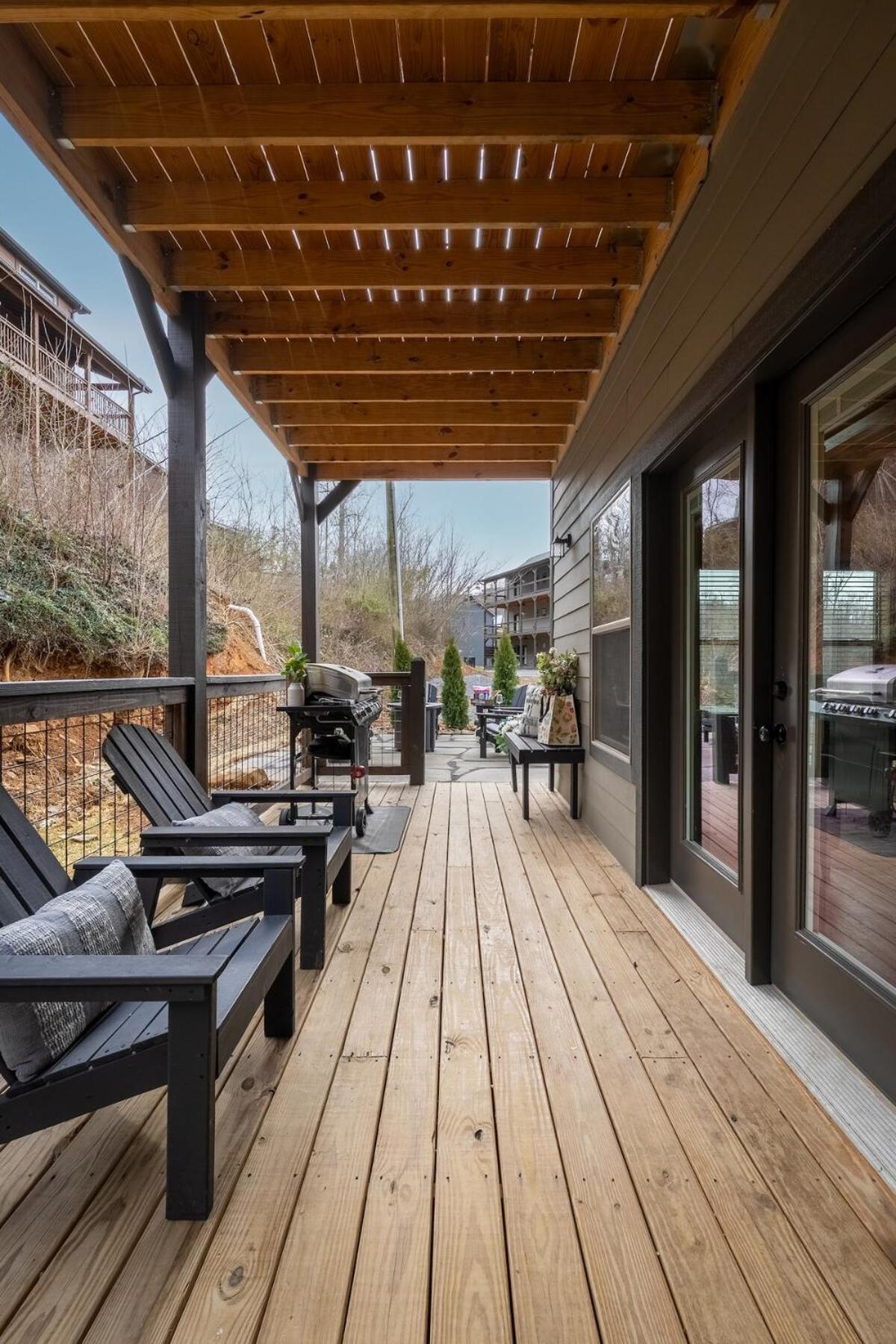 Holiday home Honeybear Hideaways - New Bear-themed Cozy And Family Friendly Retreat With Indoor Pool, Game Room, Bear And Hot Tub