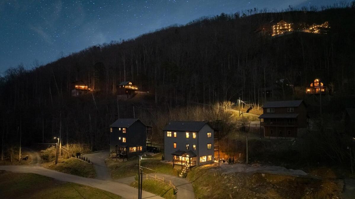 Holiday home Honeybear Hideaways - New Bear-themed Cozy And Family Friendly Retreat With Indoor Pool, Game Room, Bear And Hot Tub Gatlinburg