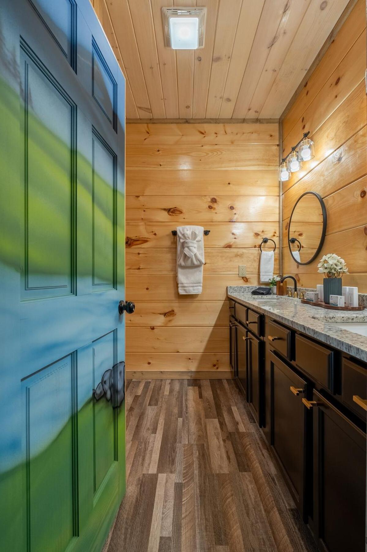 Honeybear Hideaways - New Bear-themed Cozy And Family Friendly Retreat With Indoor Pool, Game Room, Bear And Hot Tub Holiday home