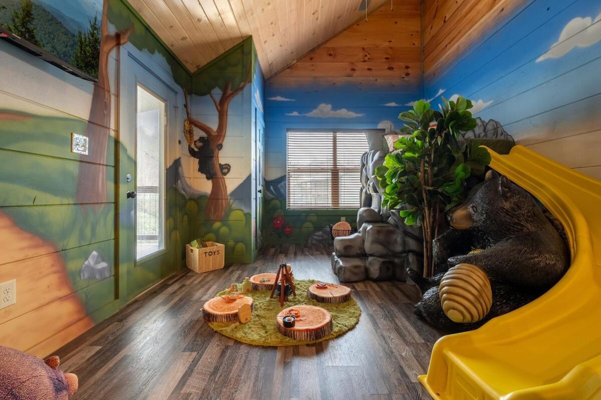 Honeybear Hideaways - New Bear-themed Cozy And Family Friendly Retreat With Indoor Pool, Game Room, Bear And Hot Tub * Gatlinburg