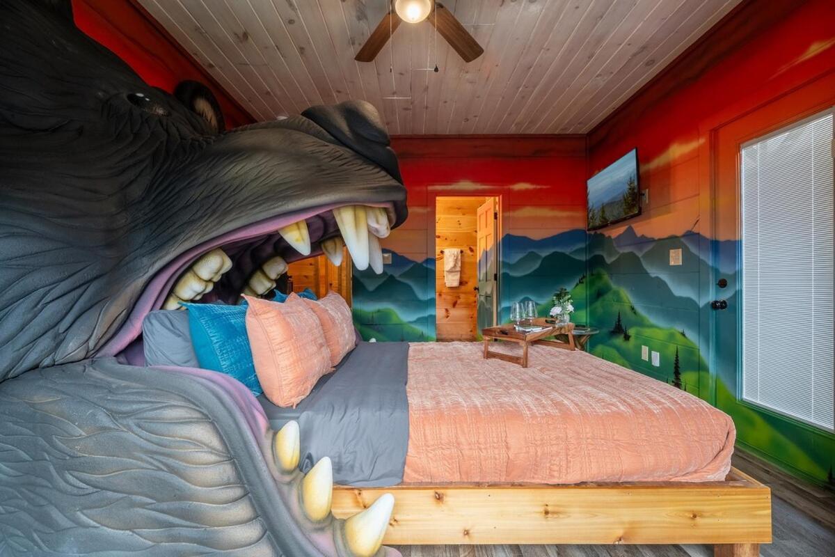 Honeybear Hideaways - New Bear-themed Cozy And Family Friendly Retreat With Indoor Pool, Game Room, Bear And Hot Tub * Gatlinburg