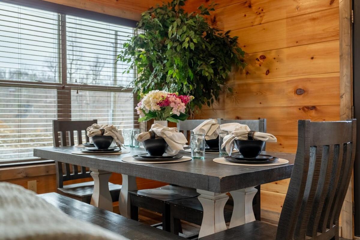 Holiday home Honeybear Hideaways - New Bear-themed Cozy And Family Friendly Retreat With Indoor Pool, Game Room, Bear And Hot Tub Gatlinburg