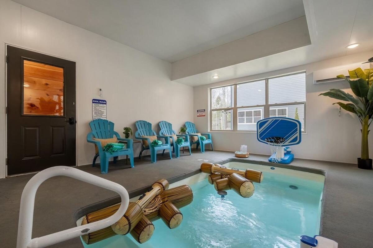 Honeybear Hideaways - New Bear-themed Cozy And Family Friendly Retreat With Indoor Pool, Game Room, Bear And Hot Tub Holiday home Gatlinburg