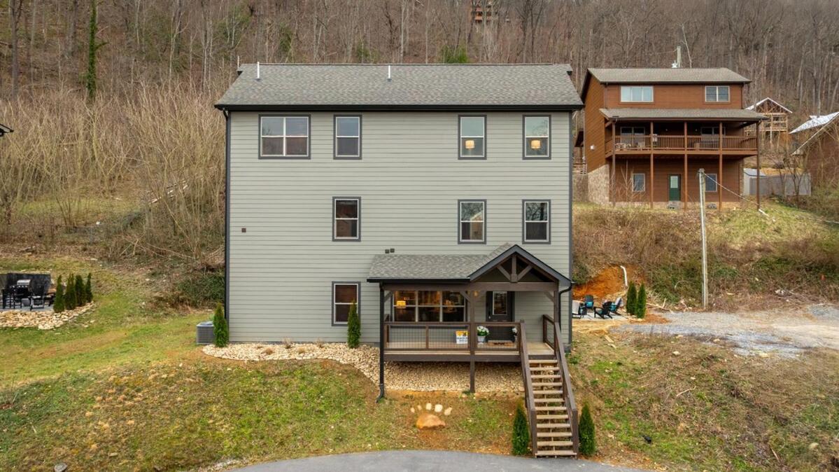 Honeybear Hideaways - New Bear-themed Cozy And Family Friendly Retreat With Indoor Pool, Game Room, Bear And Hot Tub Holiday home