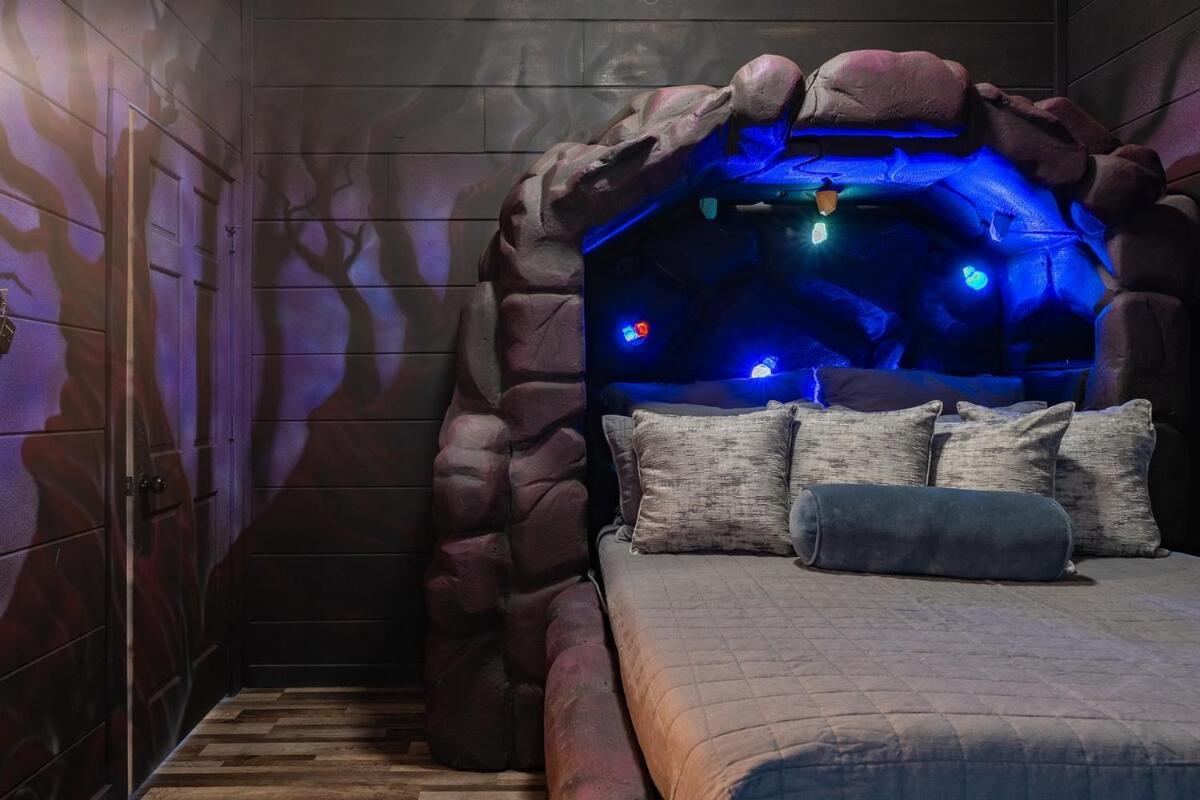 Honeybear Hideaways - New Bear-themed Cozy And Family Friendly Retreat With Indoor Pool, Game Room, Bear And Hot Tub Holiday home Gatlinburg