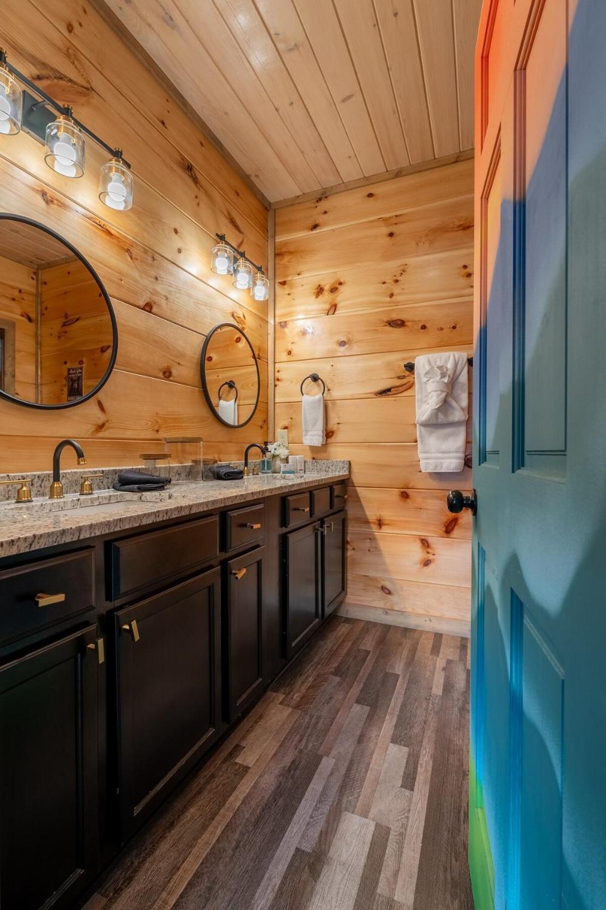 Holiday home Honeybear Hideaways - New Bear-themed Cozy And Family Friendly Retreat With Indoor Pool, Game Room, Bear And Hot Tub *