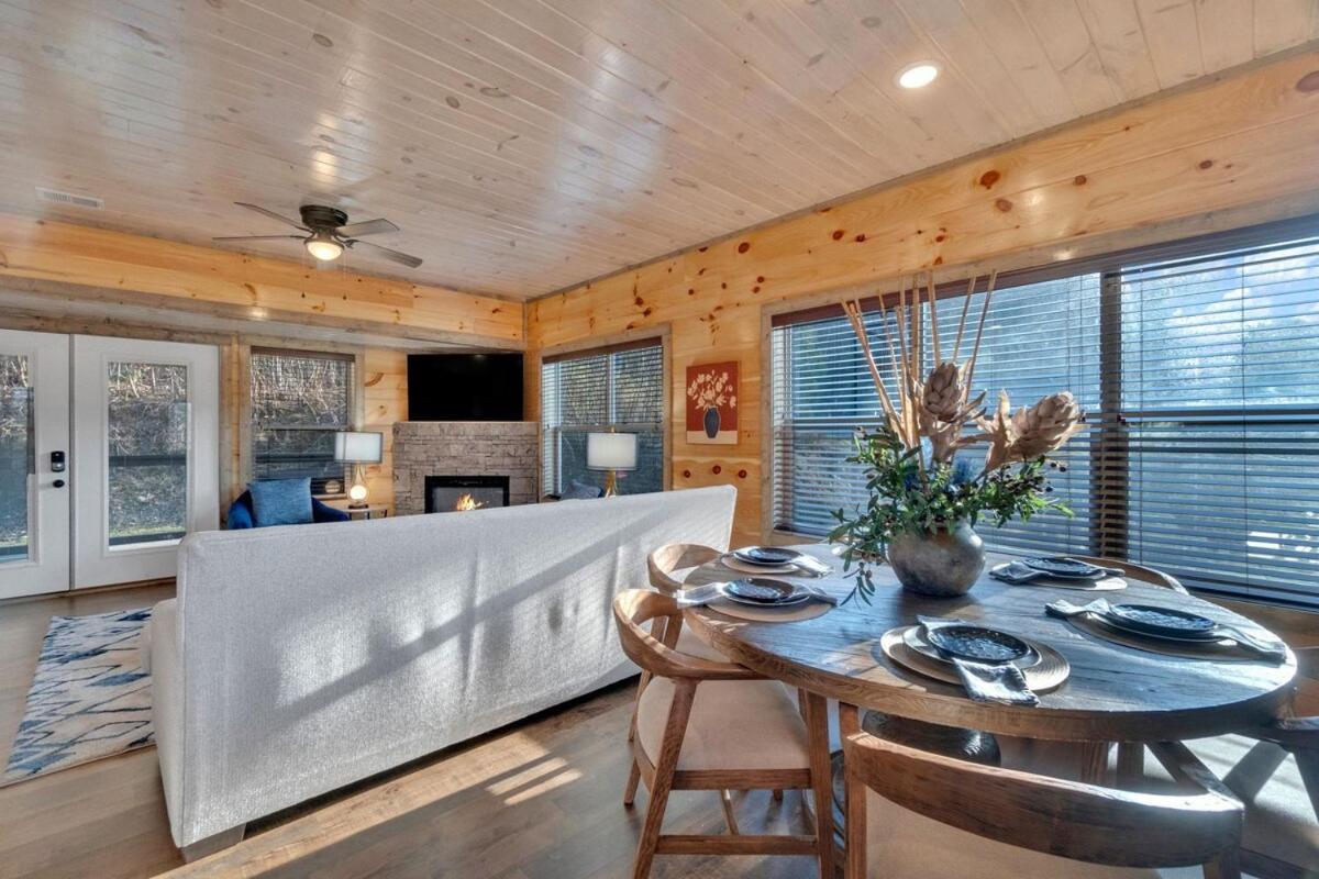 Holiday home Honeybear Hideaways - Luxury Smoky With Indoor Pool And Hot Tub Gatlinburg