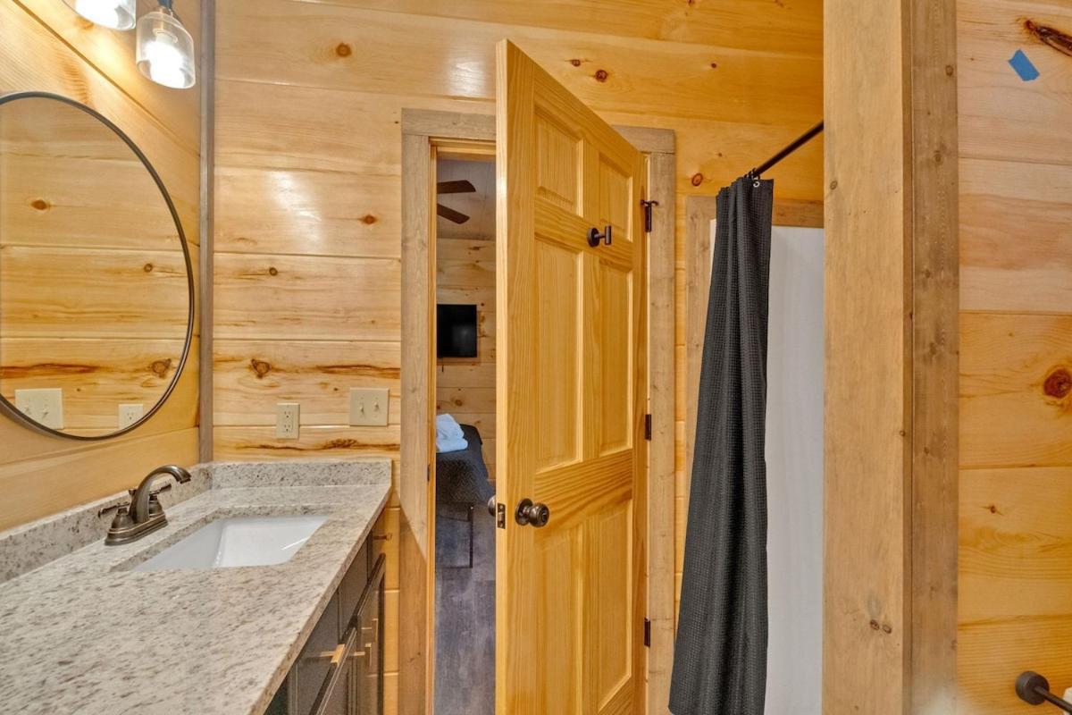 Honeybear Hideaways - Luxury Smoky With Indoor Pool And Hot Tub *