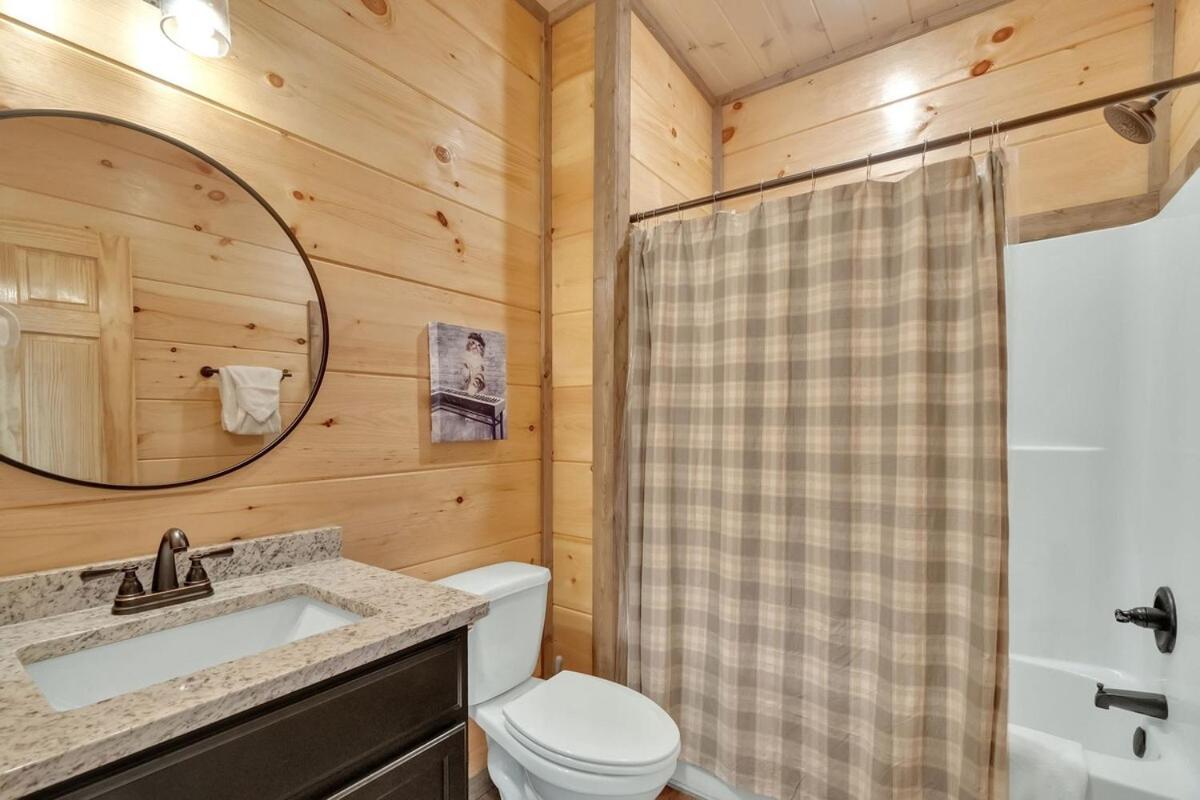 Holiday home Honeybear Hideaways - Luxury Smoky With Indoor Pool And Hot Tub *