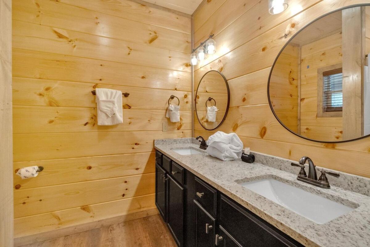 Honeybear Hideaways - Luxury Smoky With Indoor Pool And Hot Tub *