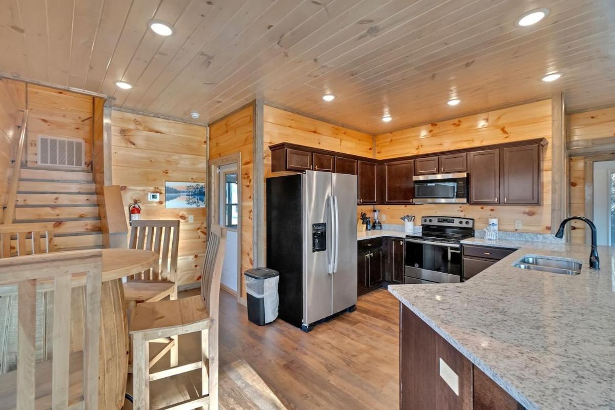 Honeybear Hideaways - Luxury Smoky With Indoor Pool And Hot Tub *