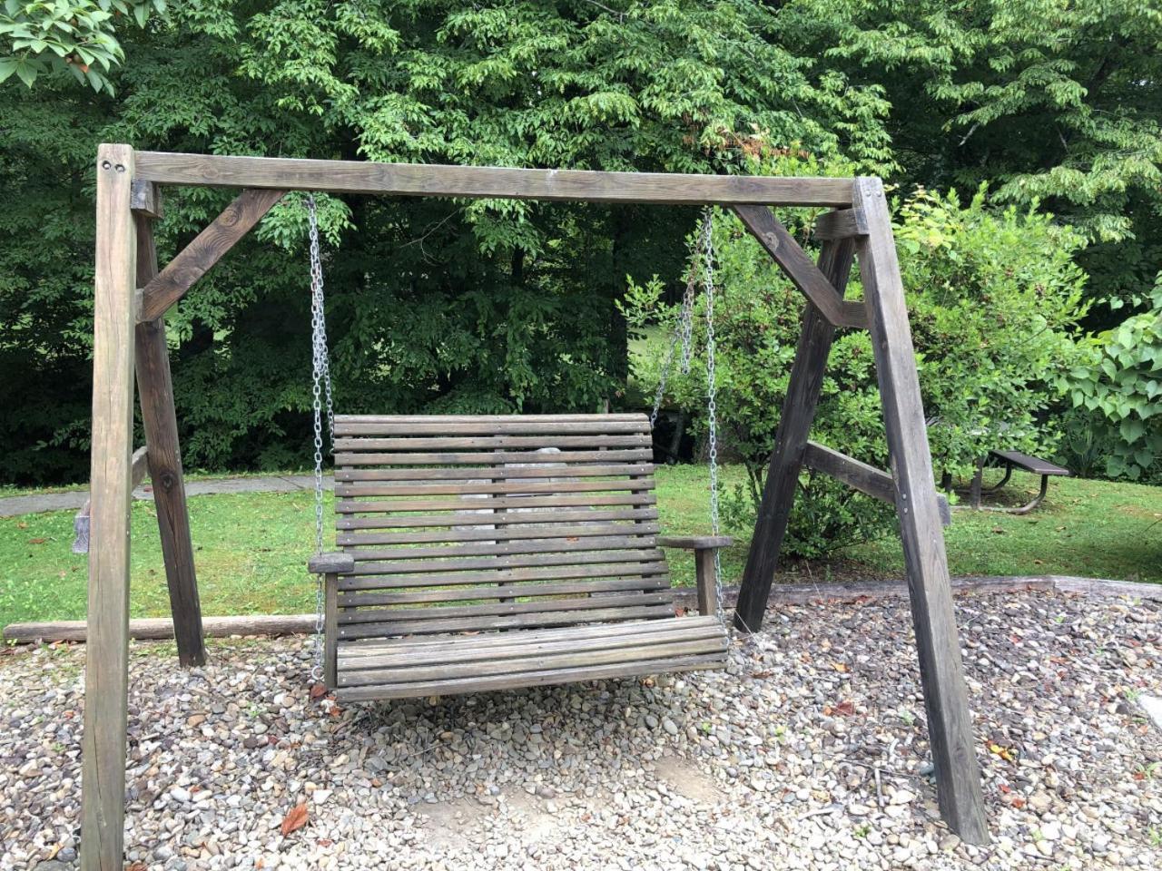 Waterside Wanderer- Water View- Hot Tub- Mini Golf- Pet Friendly * Gatlinburg