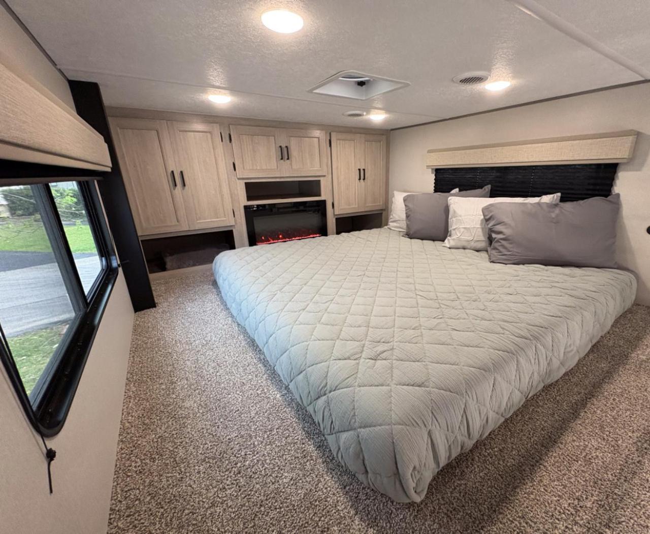 Waterside Wanderer- Water View- Hot Tub- Mini Golf- Pet Friendly *