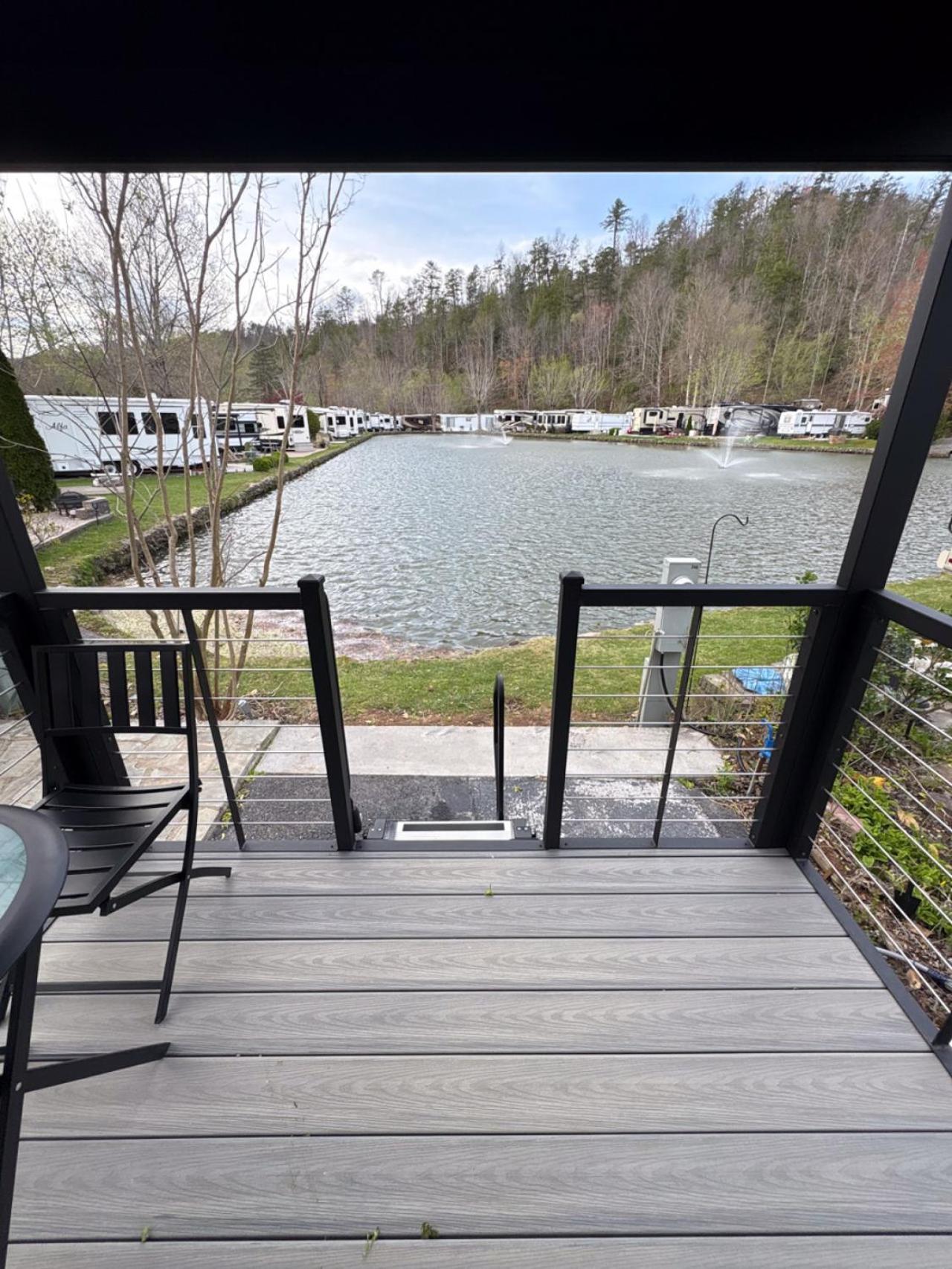 Waterside Wanderer- Water View- Hot Tub- Mini Golf- Pet Friendly * Gatlinburg