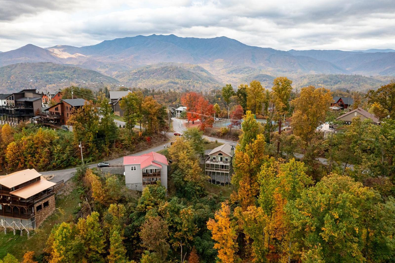 Red Roof Of The Smokies Gatlinburg