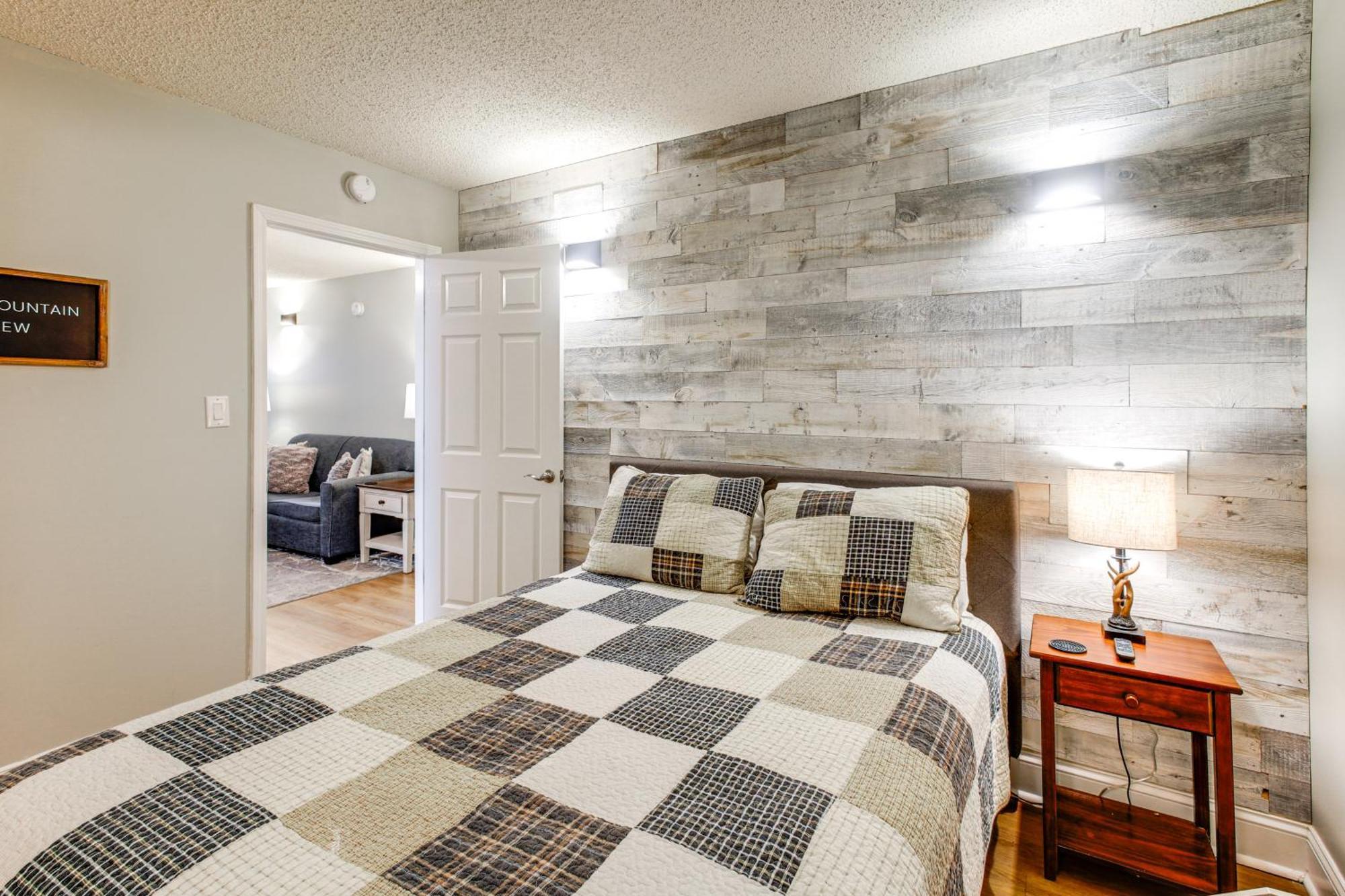 Apartment With Smoky Views Walk To Town! *