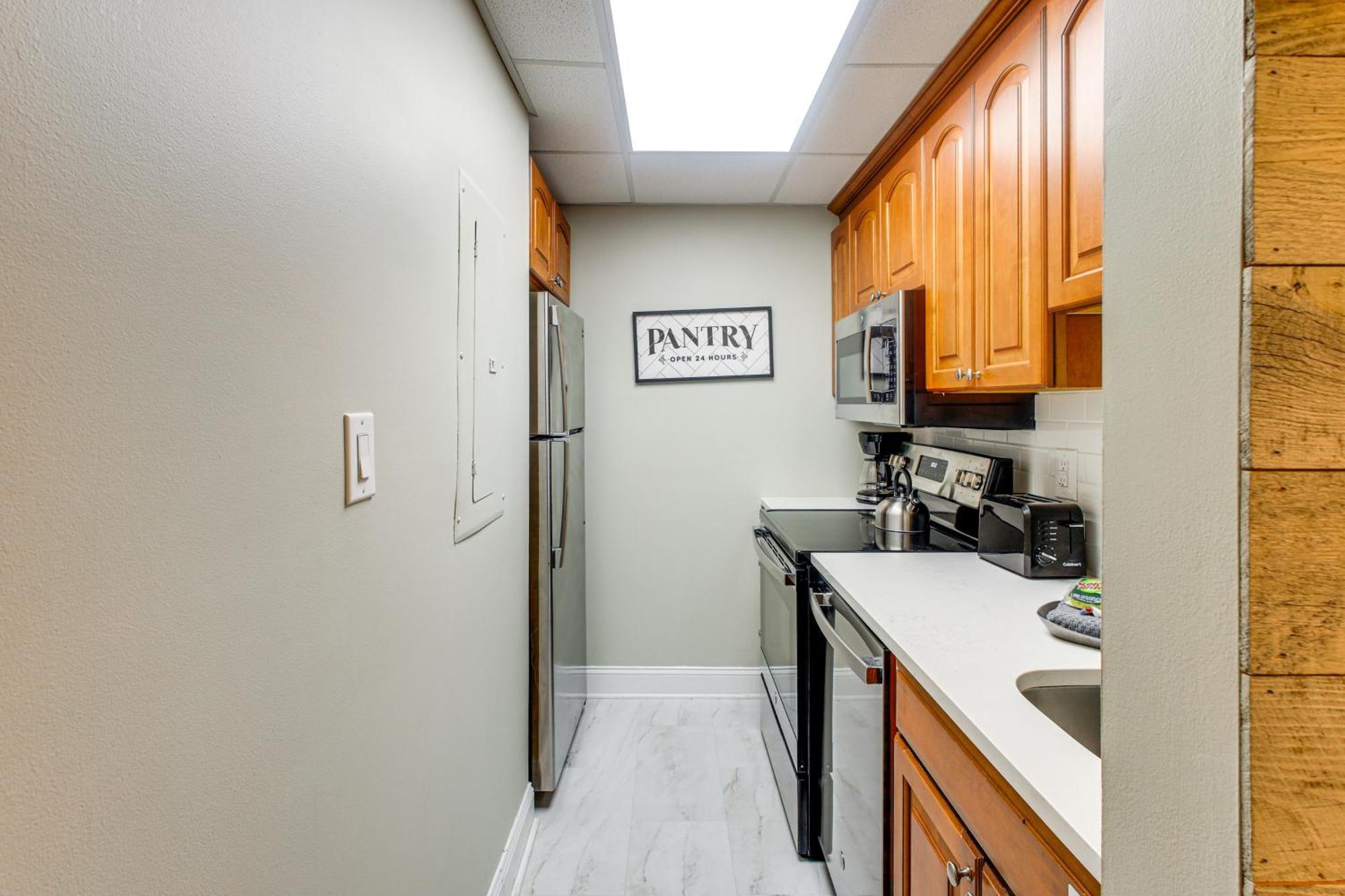 Apartment With Smoky Views Walk To Town! *