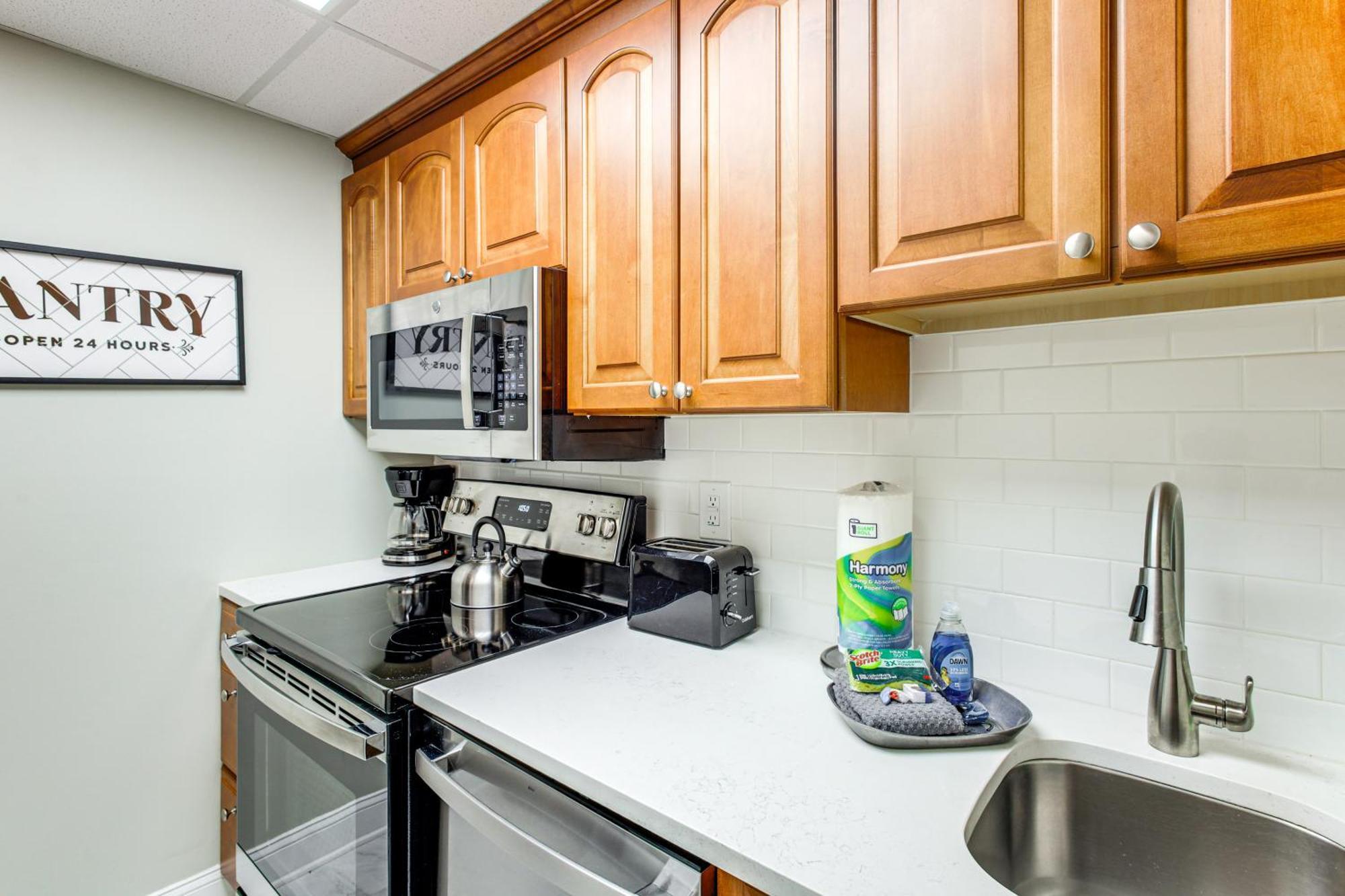 Apartment With Smoky Views Walk To Town!