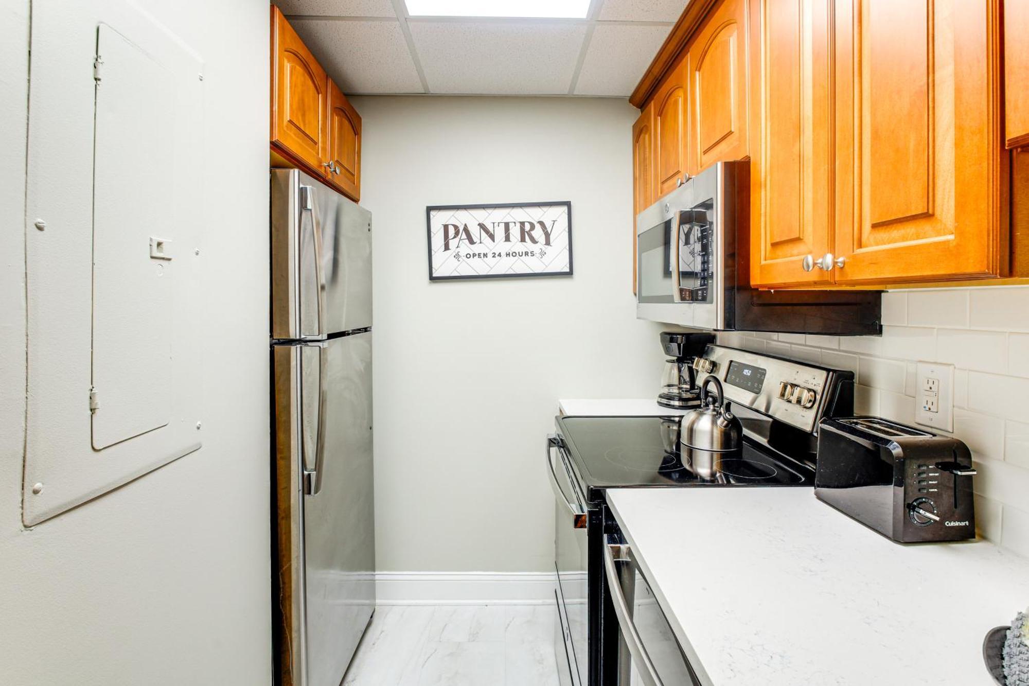 Apartment With Smoky Views Walk To Town! *